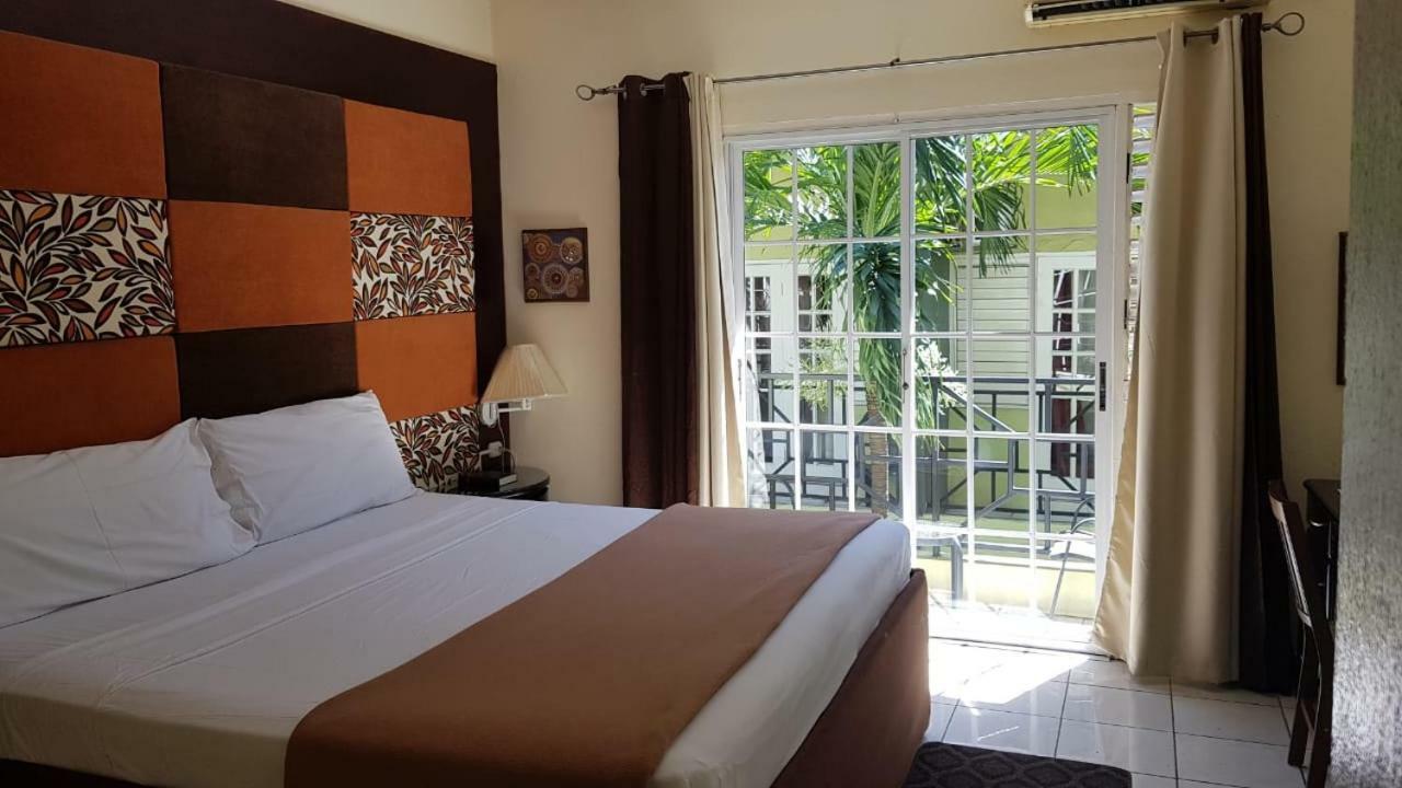 Christar Villas Hotel Kingston Exteriör bild