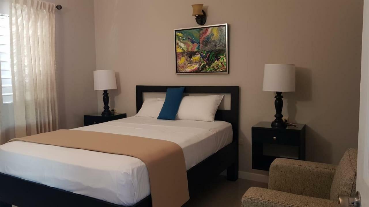Christar Villas Hotel Kingston Exteriör bild